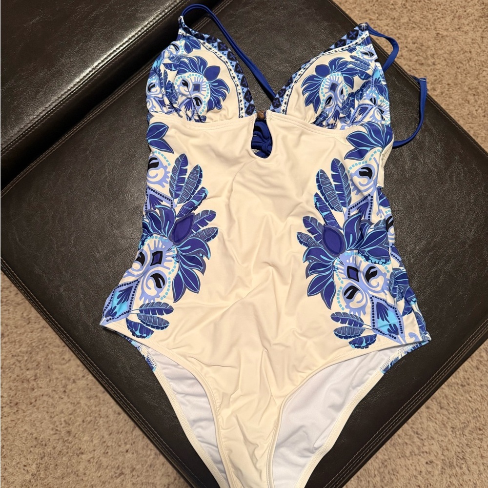 NWT Cupshe Blue and White Floral One Piece Swimsuit - Picture 2 of 7